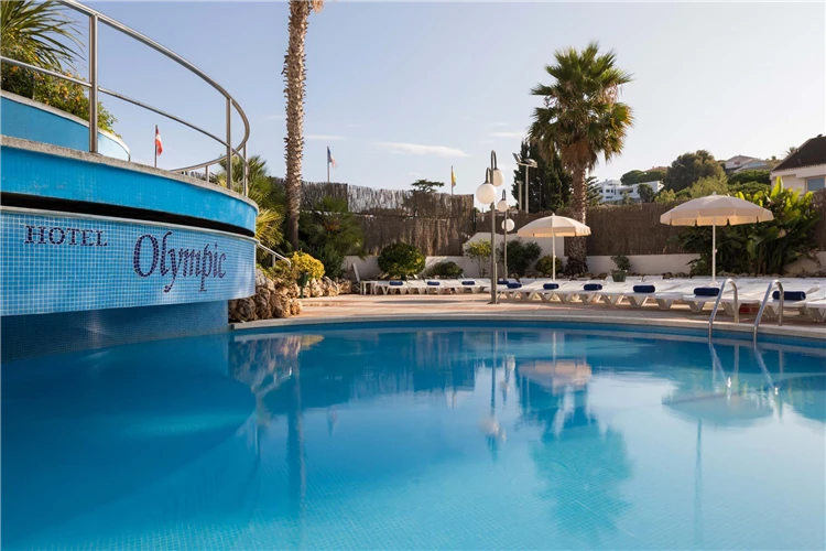 Relaxační zóna u bazénu HTop Olympic | Calella / Hotel HTop Olympic