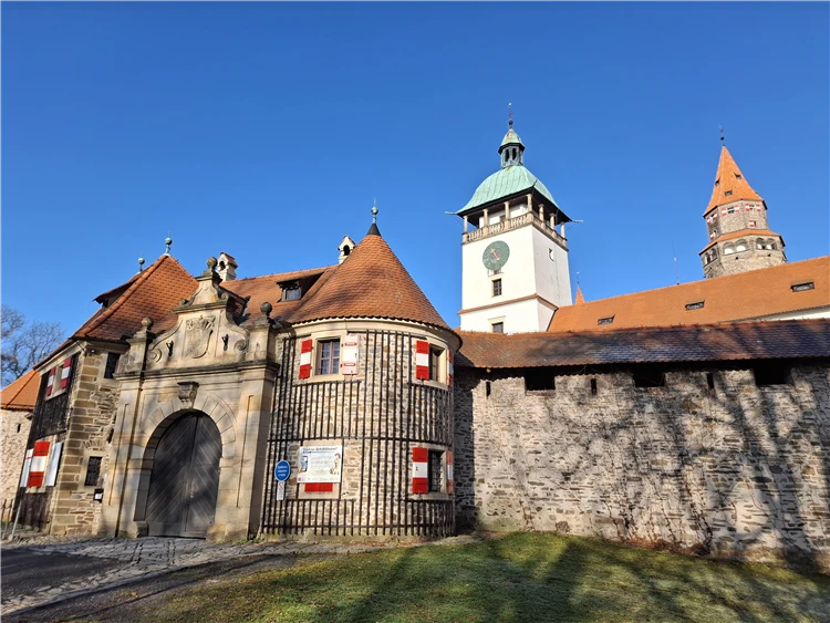 Hrad Bouzov – pohled na středověkou pevnost | Olomouc a Bouzov - adventní čas na Hané