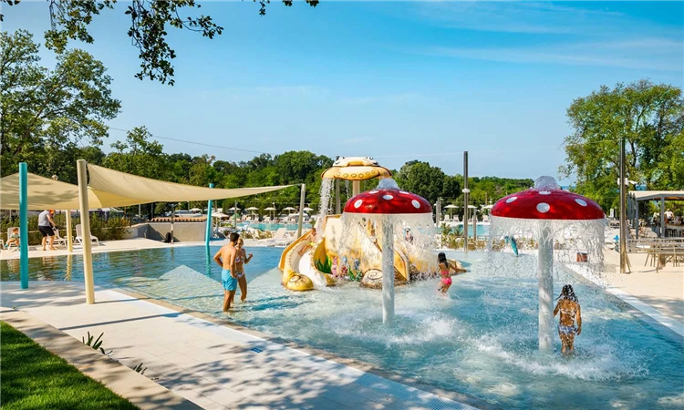 Venkovní bazén v Aminess Maravea Camping Resort | Novigrad / Aminess Maravea Camping Resort