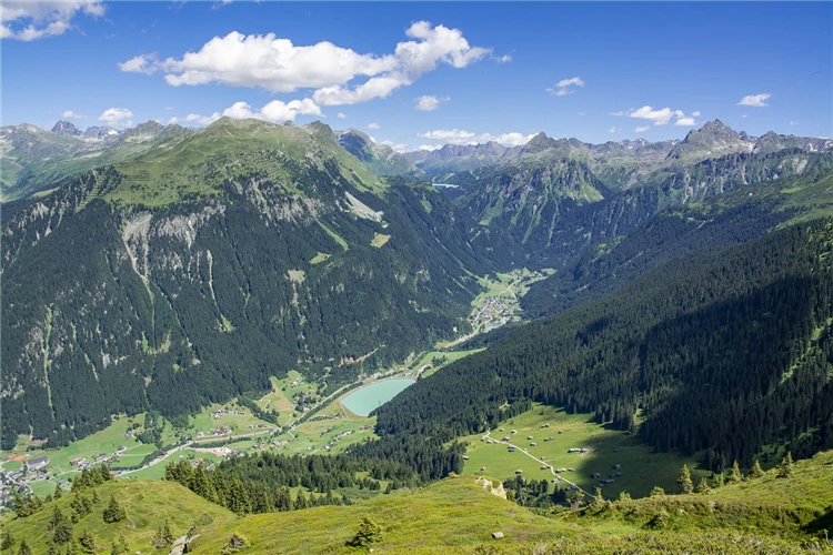Malebná krajina Vorarlbergu s alpskými vrcholy | Krajinou alpských vrcholů a jezer Rakouska, Německa a Švýcarska
