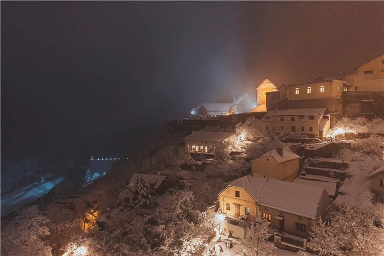 Vánoční atmosféra v Podyjí – adventní výzdoba historického města | Znojmo a Bítov - Vánoce v Podyjí