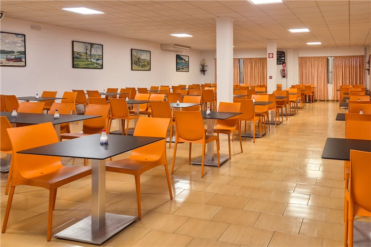 Jídelna hotelu Hotel Jardín – stolování a interiér restaurace | Oropesa del Mar / Hotel Jardín