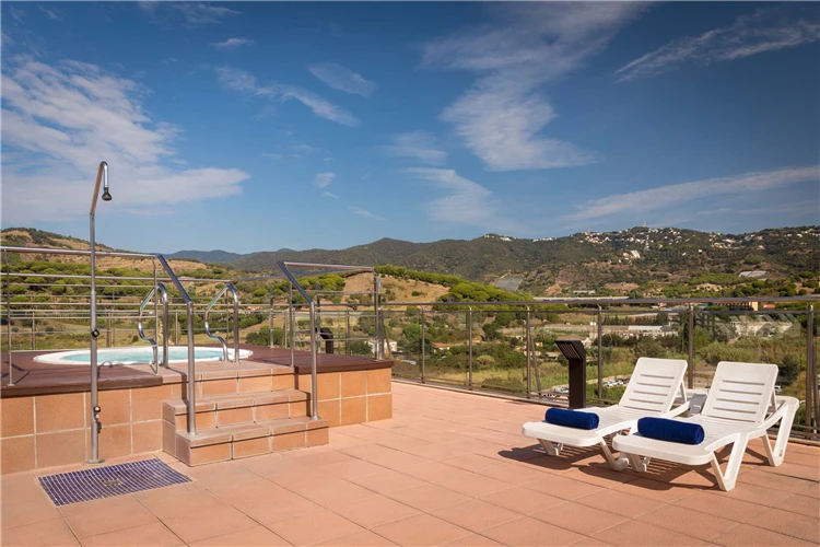 Jacuzzi v hotelu HTop Jadhe v Calelle | Calella / Hotel HTop Jadhe