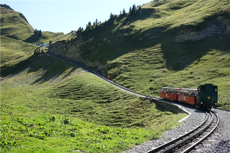 Výhled na ledovce a horské vrcholy Bernských Alp | Bernské Alpy - klenot Švýcarska
