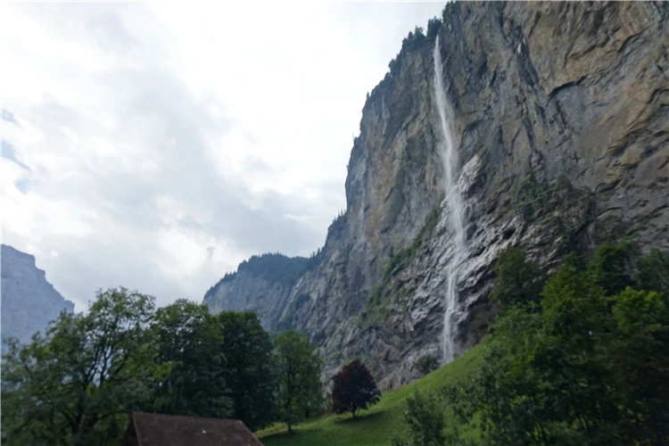 Bernské Alpy – skalnaté vrcholy a alpské louky | Bernské Alpy - klenot Švýcarska