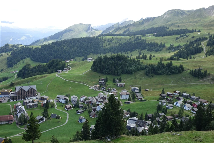 Výhled na alpské ledovce a horské vrcholy Bernských Alp | Bernské Alpy - klenot Švýcarska