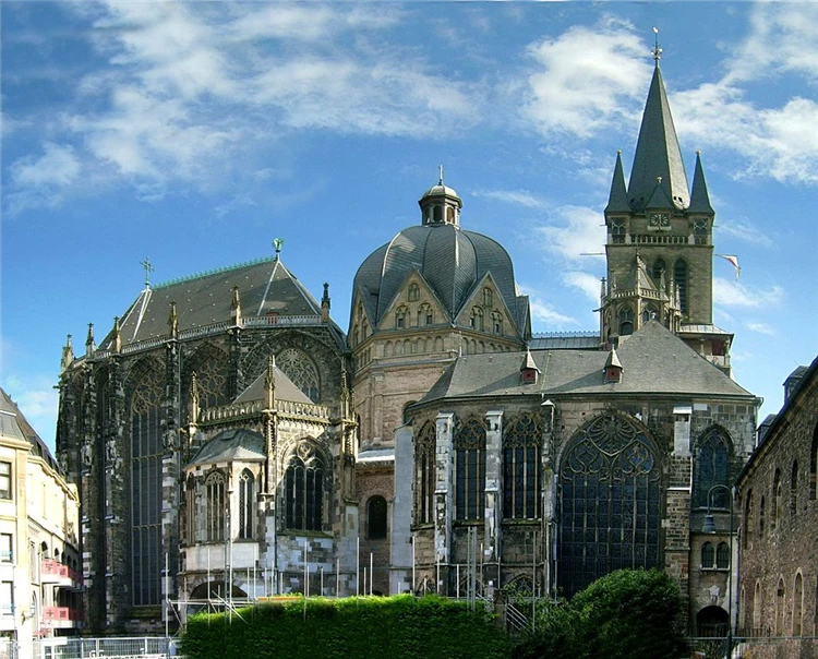 Cášský dóm pohled z náměstí Katschhof | Údolí Rýna plné romantiky a historie