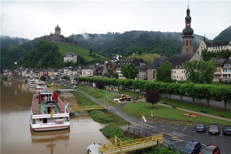 Hrad Cochem nad řekou Moselou v Německu | Údolí Rýna plné romantiky a historie