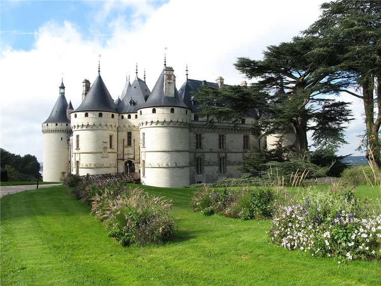 Zámek Chaumont-sur-Loire s výhledem na řeku | Smyslná Paříž, zámky na Loiře a zábavní park Disneyland