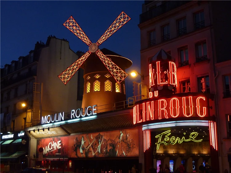 Slavný kabaret Moulin Rouge v Paříži | Smyslná Paříž, zámky na Loiře a zábavní park Disneyland