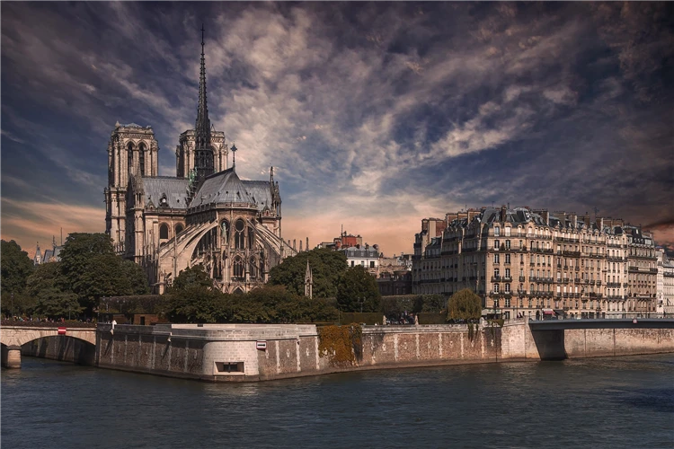 Katedrála Notre-Dame v Paříži | Smyslná Paříž, zámky na Loiře a zábavní park Disneyland