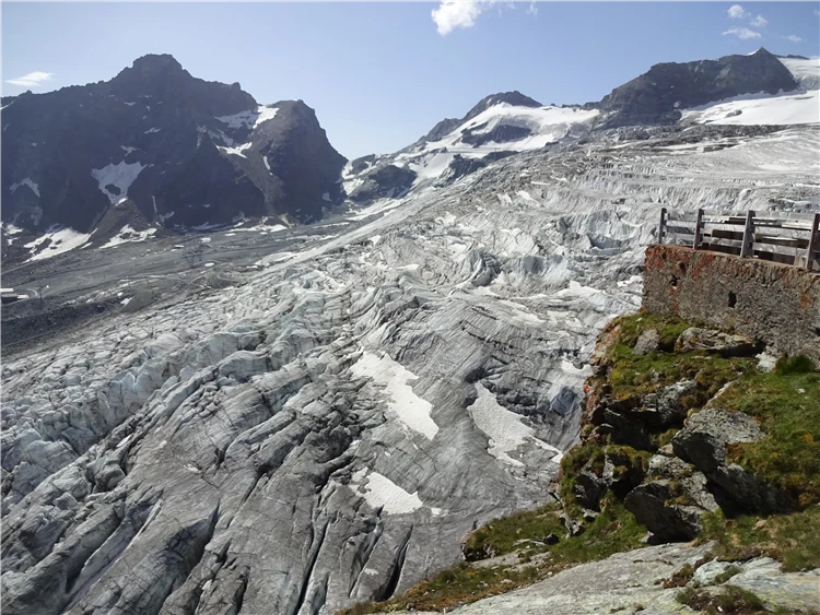 Malebné údolí Saas Tal ve švýcarských Alpách | Symbol Švýcarska - legendární Matterhorn a alpské průsmyky