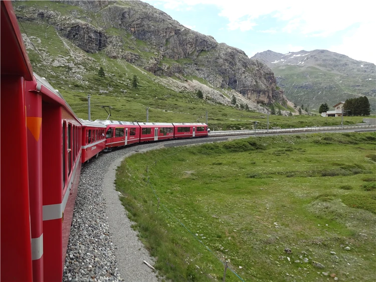 Svatý Mořic a horský průsmyk Bernina, Švýcarsko | Symbol Švýcarska - legendární Matterhorn a alpské průsmyky