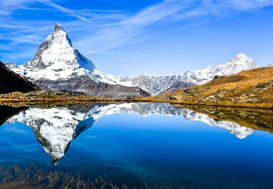 Symbol Švýcarska - legendární Matterhorn a alpské průsmyky - Švýcarsko