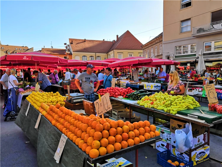 Útulný hotelový pokoj s moderním designem | Festival světel Záhřeb a termální lázně