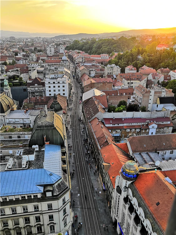 Pohodlný hotelový pokoj s výzdobou | Festival světel Záhřeb a termální lázně