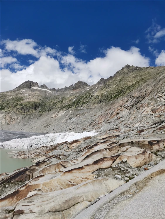 Výhled na horské panorama v Alpách | Symbol Švýcarska - legendární Matterhorn a alpské průsmyky
