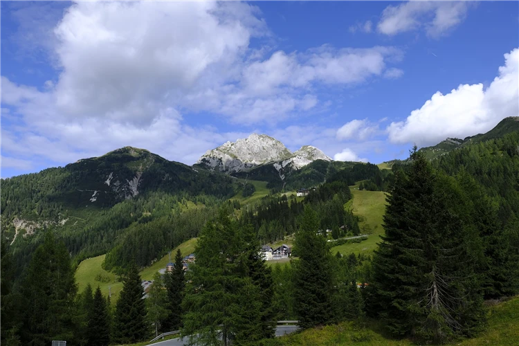 Skalnaté alpské vrcholy v Korutanech, Rakousko | Léto v Korutanech s kartou
