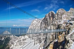 Visutá lávka nad alpským údolím v Rakousku | Ledovec Dachstein a nejkrásnější jezera Alp