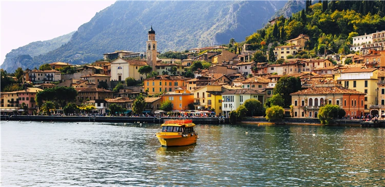 Limone sul Garda – malebné pobřežní městečko na jezeře Garda | Za jarní krásou alpských jezer