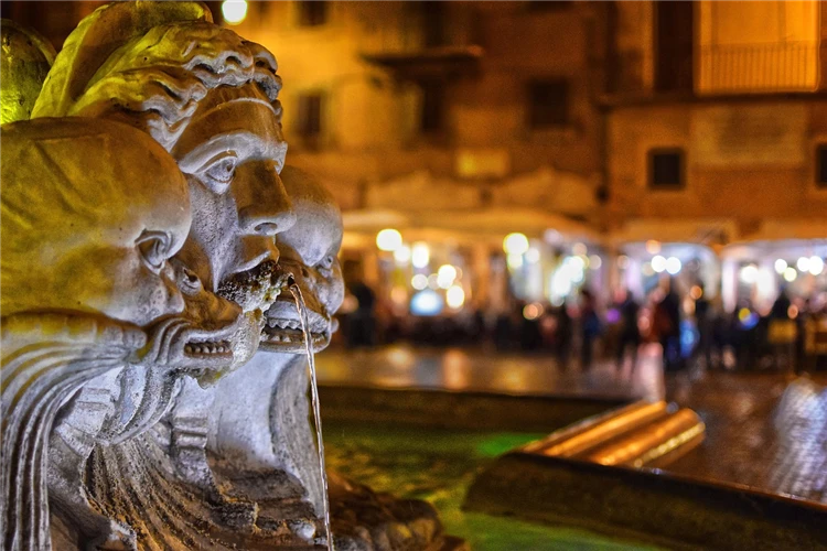 Kašna Moro na Piazza Navona v Římě | Všechny tváře Říma s odpočinkem v lázních