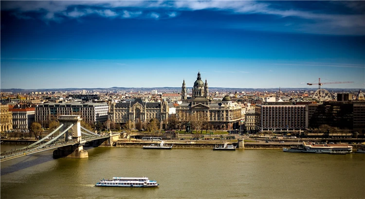 Historické centrum Budapešti s výhledem na Parlament | Budapešť a její blízké okolí s návštěvou Tropicaria