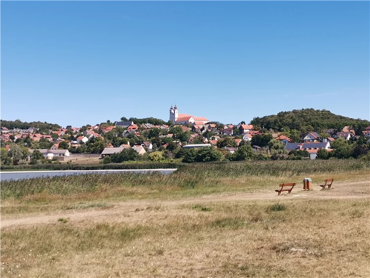 Tradiční domy a příroda na poloostrůvku Tihany | Prázdniny u Balatonu