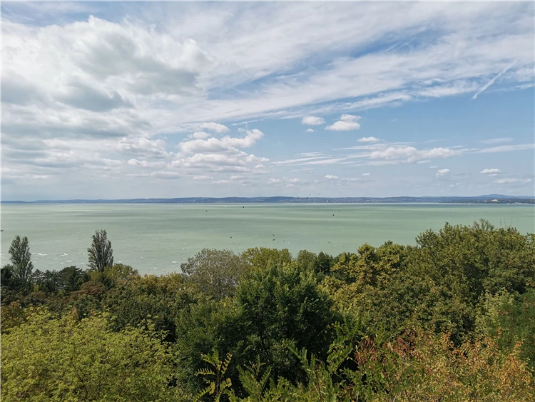 Pobřeží Siófoku s plážemi u Balatonu v létě | Prázdniny u Balatonu