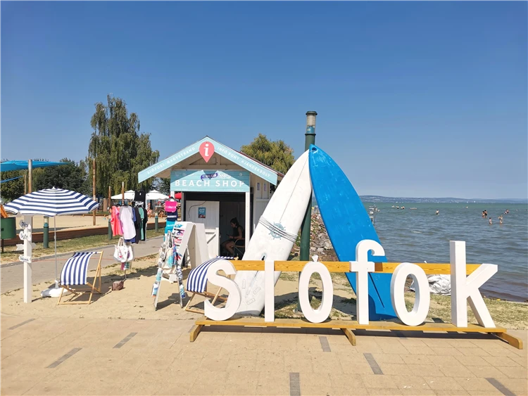 Ulice a život v přímořském letovisku Siófok | Prázdniny u Balatonu