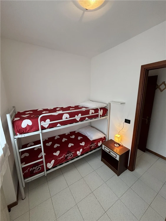 Venkovní bazén s lehátky v Residence Riviera Caorle | Caorle / Residence Riviera