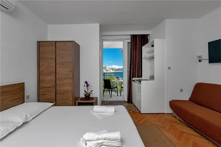 Studio č. 26 ve Vile Paško – obývací a spací prostor | Podgora / Vila Paško