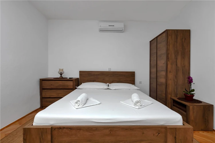 Studio č. 26 ve Vile Paško – vybavený interiér studia | Podgora / Vila Paško