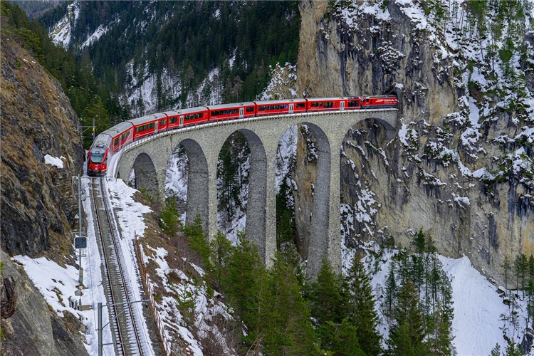 Viadukt na trase švýcarských UNESCO železnic | Švýcarské perly a železnice UNESCO