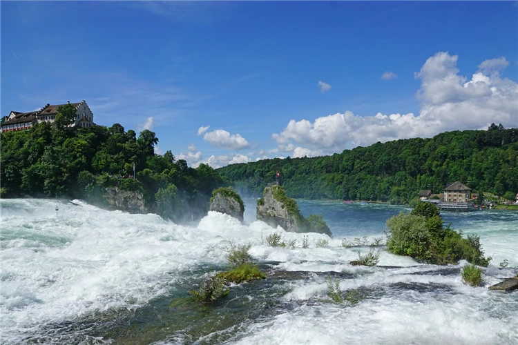 Rýnské vodopády – největší vodopády v Evropě | Švýcarské perly a železnice UNESCO