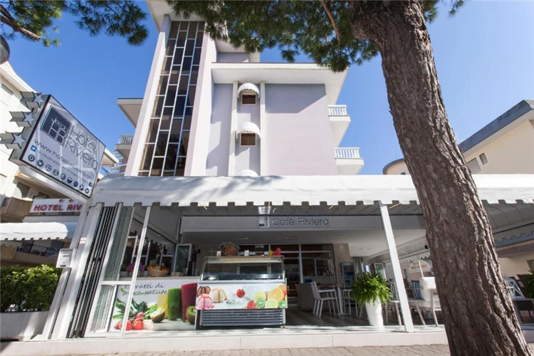 Hotel Riviera Lido di Jesolo – pohled na budovu hotelu | Lido di Jesolo / Hotel Riviera