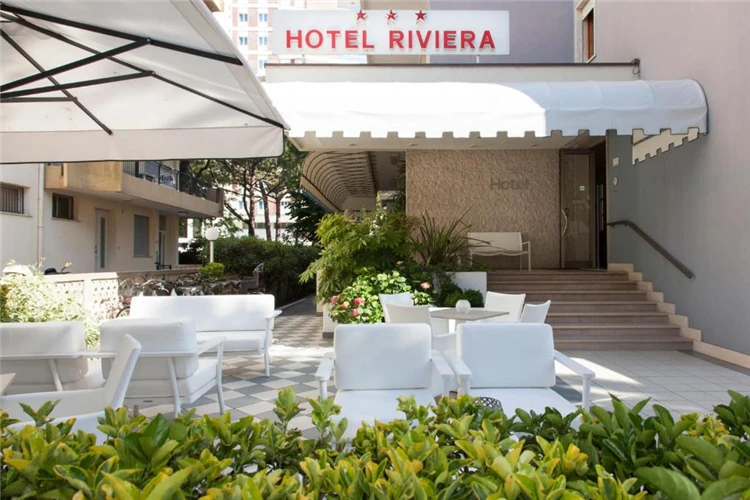 Pláž v Lido di Jesolo s lehátky a slunečníky | Lido di Jesolo / Hotel Riviera