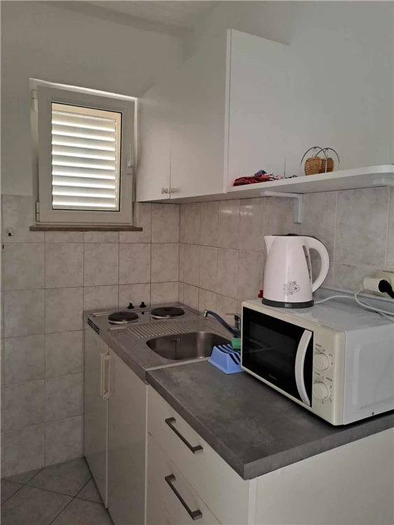 Kuchyňský kout apartmánu č. 4 ve Ville Dana | Vodice-Srima / Villa Dana