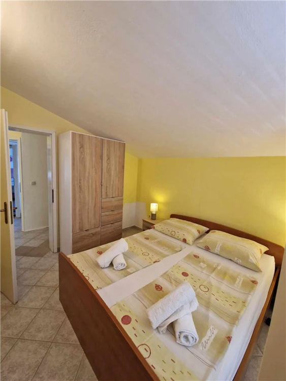 Ložnice apartmánu č. 5 ve Ville Dana Srima | Vodice-Srima / Villa Dana