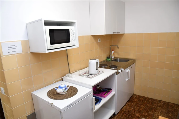 Exteriér a zahrada Apartmánového domu Katarina | Gradac / Apartmánový dům Katarina