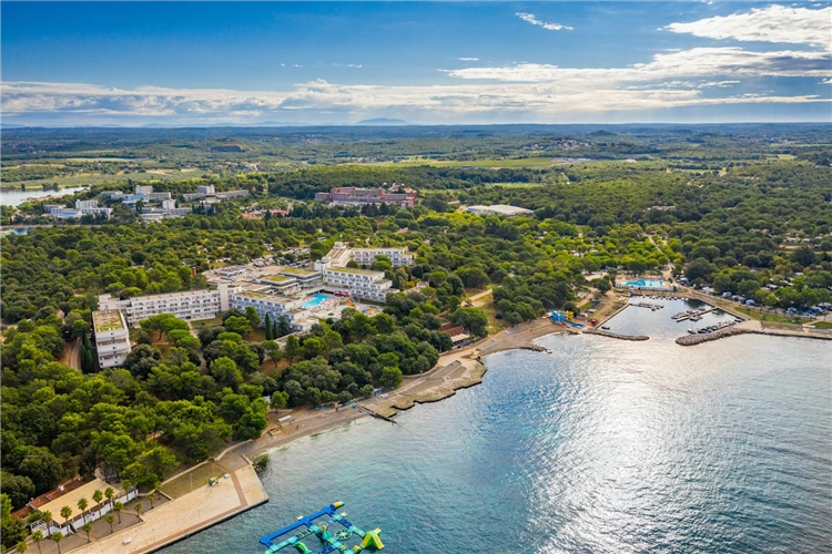 Exteriér Hotelu Delfin v Poreči z jiného úhlu | Poreč / Hotel Delfin