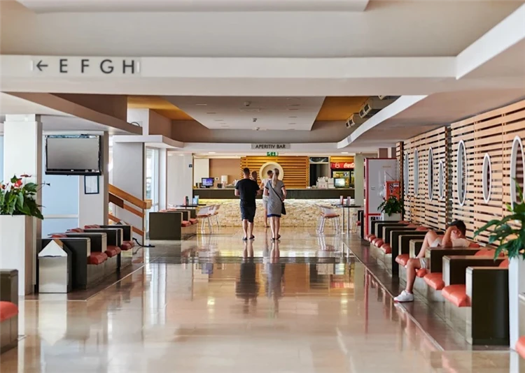 Recepce Hotelu Delfin v Poreči | Poreč / Hotel Delfin