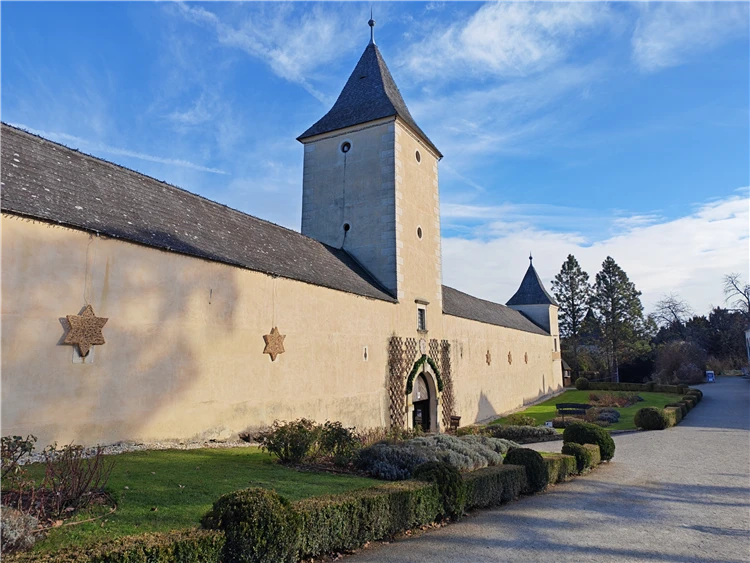 Zasněžená vesnička v údolí Wachau za soumraku | Půvaby adventu v údolí Wachau