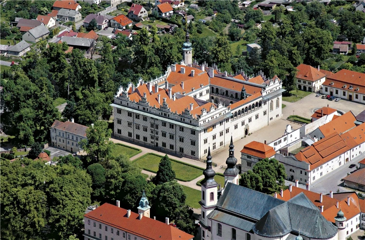 Renesanční zámek Litomyšl – UNESCO památka v Čechách | Litomyšl, Nové Hrady a unikátní skalní město Toulovcovy Maštale