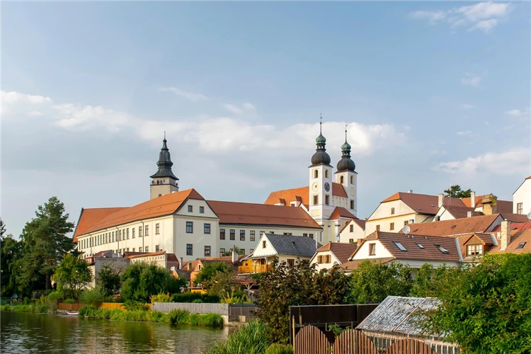 Telč – pohled na UNESCO náměstí s barevnými domy | Po stopách filmařů na Roštejn, do Telče a Jaromeřic nad Rokytnou