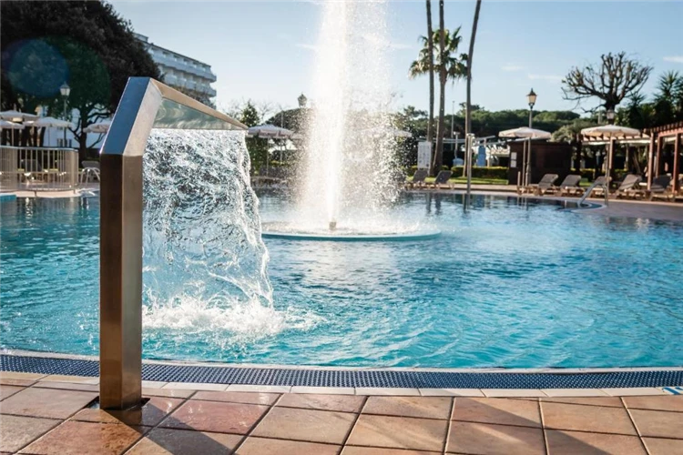 Bazénová terasa hotelu Alegria Florida Park | Santa Susanna / Hotel Alegria Florida Park