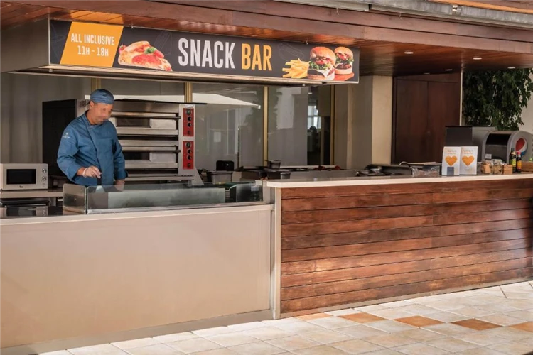 Snack bar s občerstvením v hotelu Alegria Florida Park | Santa Susanna / Hotel Alegria Florida Park