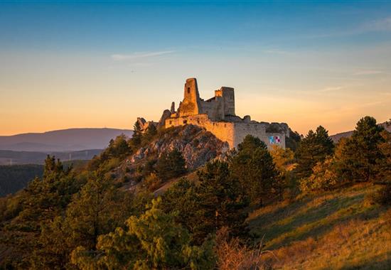 Legendární Čachtice s odpočinkem v lázních - Slovensko