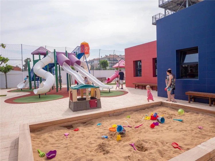 Venkovní hřiště pro děti v hotelu Golden Taurus | Pineda de Mar / Hotel Golden Taurus Aquapark Resort