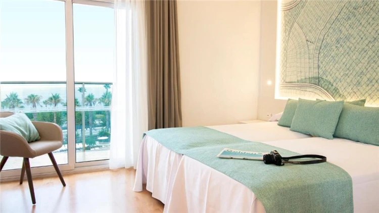 Moderně zařízený pokoj v hotelu Golden Taurus | Pineda de Mar / Hotel Golden Taurus Aquapark Resort