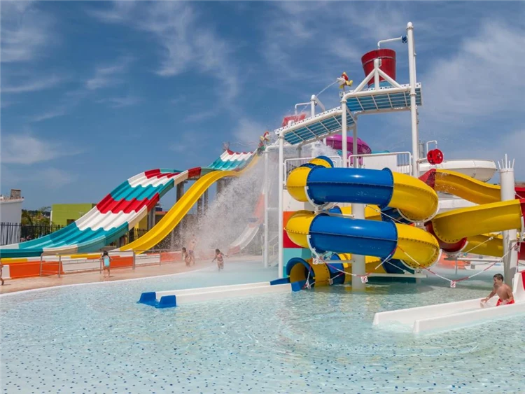 Vodní tobogán v aquaparku hotelu Golden Taurus | Pineda de Mar / Hotel Golden Taurus Aquapark Resort